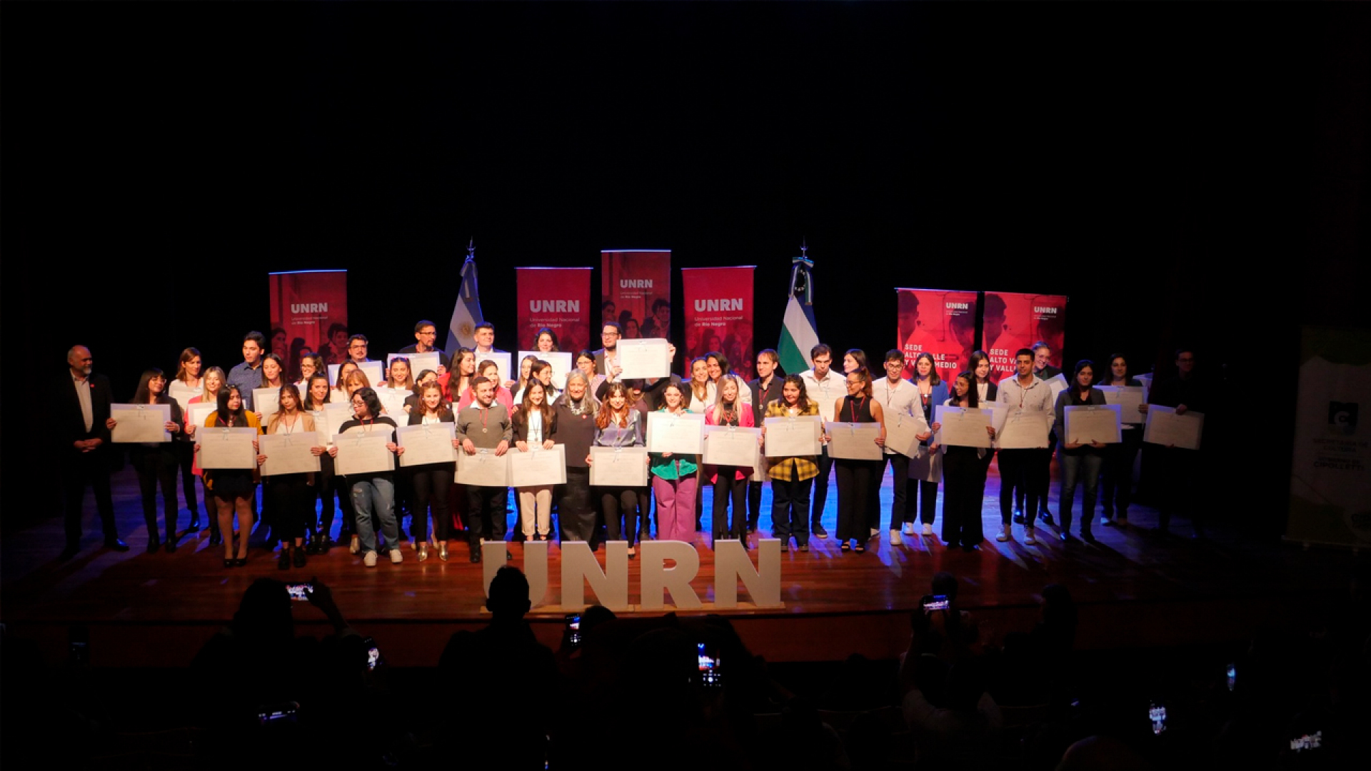 Emotiva ceremonia de graduación de la UNRN: Hay 52 nuevos graduados y graduadas